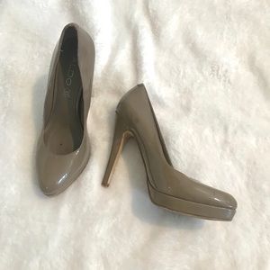 PRE LOVED ❤️ taupe patent leather Aldo pumps